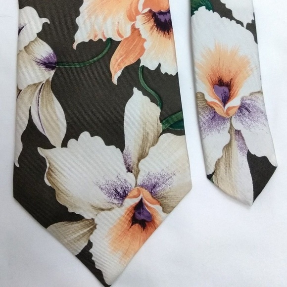 Embassy Square Floral %100 Silk Tie - Picture 2 of 6